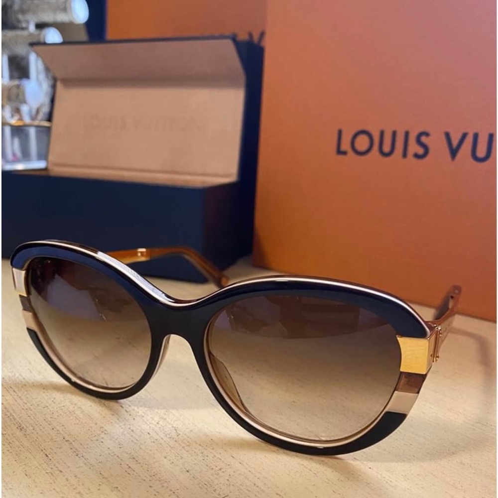 Authentic Petit Soupçon Cat Eye Louis Vuitton Shades - Picture 2 of 6